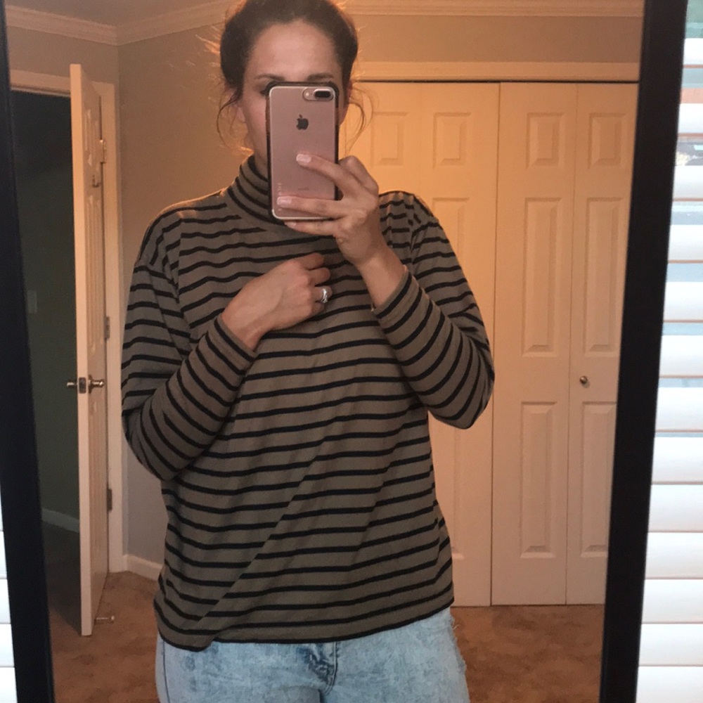 Turtle neck striped shirt